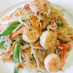 Hug Thai Kitchen - Yummy Prawns Pat Thai