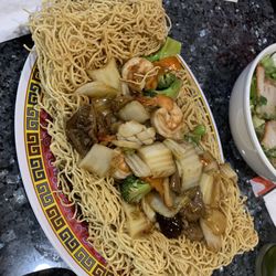 Hoang My - Mi Xao Don Tham Cam. Combination fried noodles