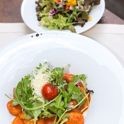 Restaurant & Weinhaus Stachel - Selbstgemachte Gnocchi mit Tomatenragout, Rucola und Parmesan 14,50€