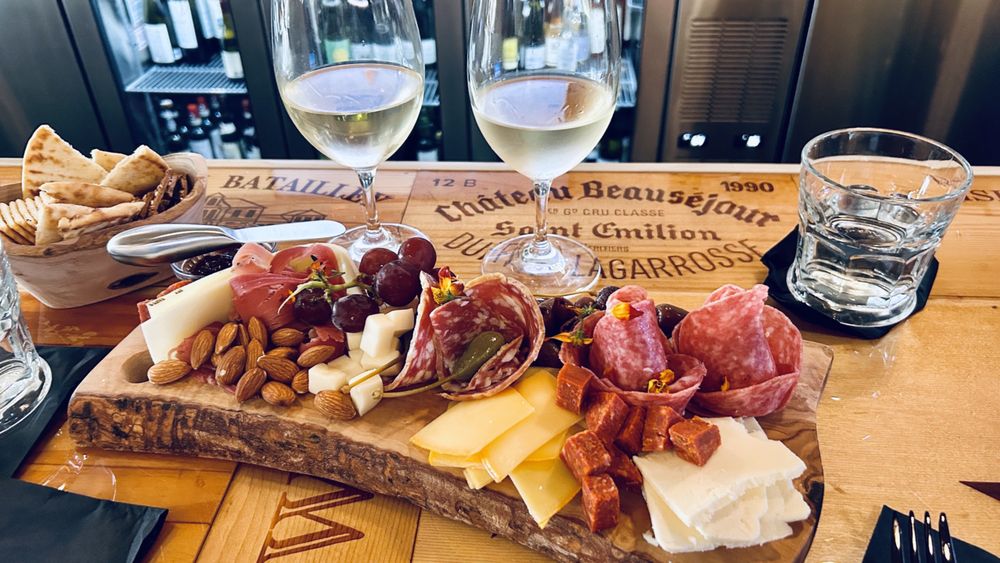 FARFELU WINE & CHEESE CAFE Updated September 2024 266 Tamiami Trail