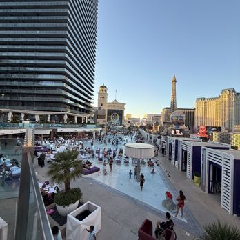 Boulevard Pool - Swimming Pools Near Me - Las Vegas, Nevada