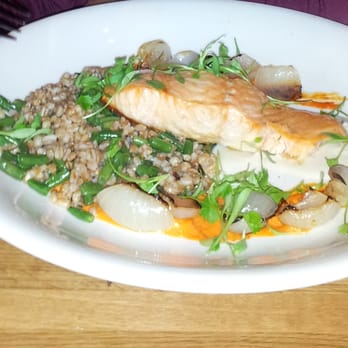 Earls Kitchen + Bar - Lemon atlantic salmon, really good with a mix of green beans with sauce ....tooo goood - New American Near Me - McLean, Virginia