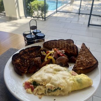 Drift Kitchen & Bar - Hutchinson Shores Resort - Yummy Omelette Tomato, Spinach , & pepper Jack cheese - Seafood Near Me - Jensen Beach, Florida