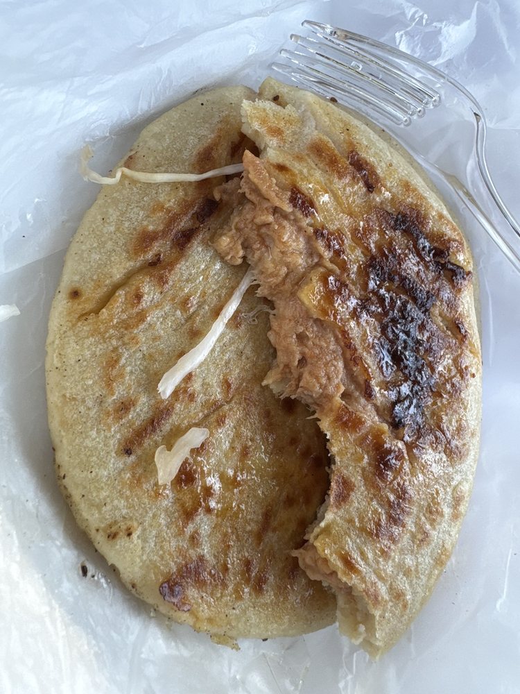 Adamary's Restaurante y Pupuseria
