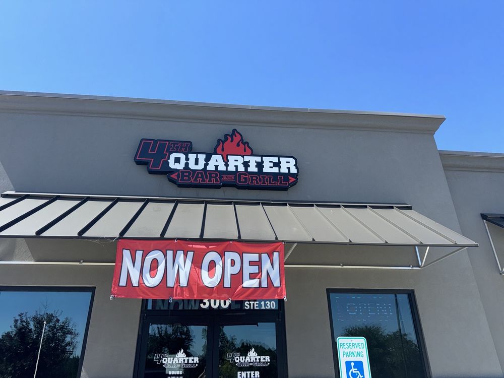 4th Quarter Bar & Grill Logo