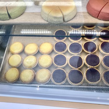 Uncle Tetsu - Smaller tarts, Original on left and Ube on right - Japanese Near Me - Arcadia, California Uncle Tetsu - Smaller tarts, Original on left and Ube on right - Japanese Near Me - Arcadia, California