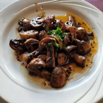 El Morfi Grill - Sauteed mushrooms in olive oil and balsamic vinegar.  Yummy! - Argentine Near Me - Glendale, California
