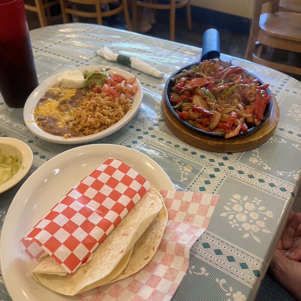 Francisco's Mexican Grill - Steak and chicken fajitas - Mexican Near Me - Farmington, Utah