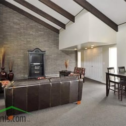 Ravenswood Apts - Party room