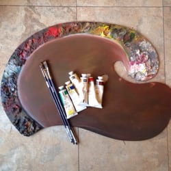 Studio Thibodeaux - We use traditional wooden palettes for our fine art oil painting classes.