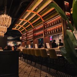 The Pullman Restaurant and Bar - Elegant and cozy bar