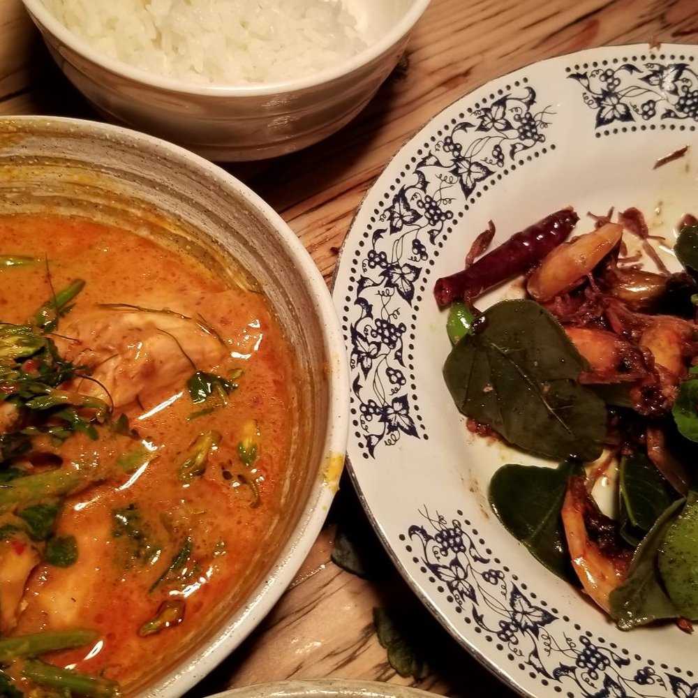 Som Saa - Sea bass curry and garlic black pepper prawns. - Thai Near Me - London, XGL