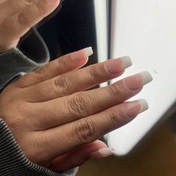 Q Nails - French tip nails