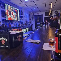 Zona 7 Sports Bar - The bar