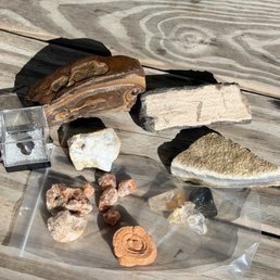 Our selections from the visit. Stromatolite, petrified wood, blue lace agate, pecks diamonds, Berliner diamond, azurite. Our selections from the visit. Stromatolite, petrified wood, blue lace agate, pecks diamonds, Berliner diamond, azurite.