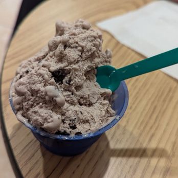 Fascia's Chocolates - Cookies and cream gelato - Chocolatiers & Shops Near Me - Waterbury, Connecticut Fascia's Chocolates - Cookies and cream gelato - Chocolatiers & Shops Near Me - Waterbury, Connecticut