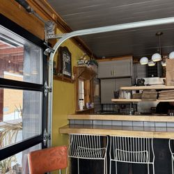 Oakwood Proper Burgers - Inside