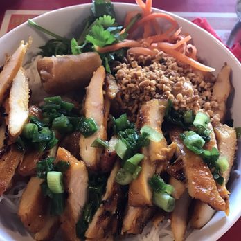 Rice Noodle - Lemongrass chicken with egg roll $6.99 HUGE portion! - Vietnamese Near Me - Sacramento, California