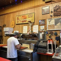 Luigi's Pizza - Inside