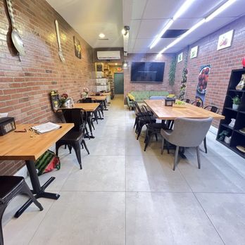 Pita Pockets - Additional seating area - Middle Eastern Near Me - Hollywood, Florida