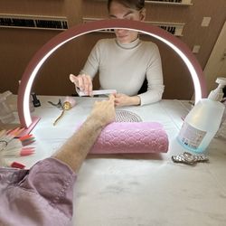 House of Beauties - Manicure booth