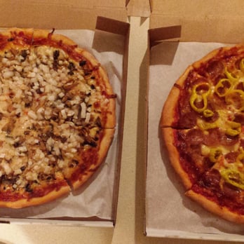 Rosie's Pizza Palace - Onion and mushroom, sausage and banana peppers - Pizza Near Me - Lorain, Ohio Rosie's Pizza Palace - Onion and mushroom, sausage and banana peppers - Pizza Near Me - Lorain, Ohio