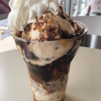 Baskin-Robbins - Snickers layered sundae - Ice Cream & Frozen Yogurt Near Me - San Angelo, Texas