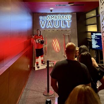 Amerant vault - Billy Idol & Joan Jett & The Black Hearts 5/13/25 show - Bars Near Me - Sunrise, Florida