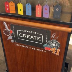 Customization kiosk