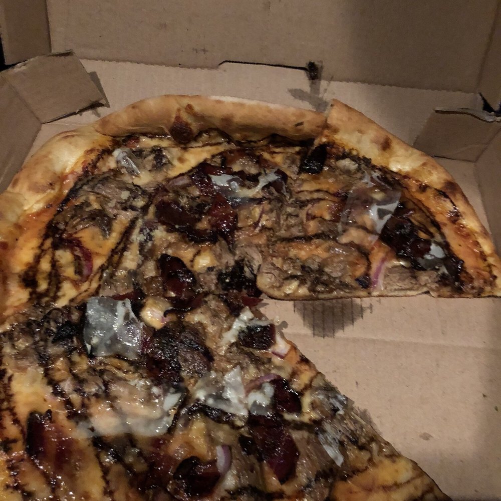The special:  Duck, carmalized onion , candied bacon , balsamic reduction and shaved asiago cheese