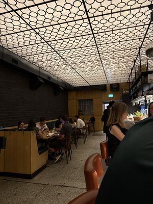 BAR ST-DENIS by null