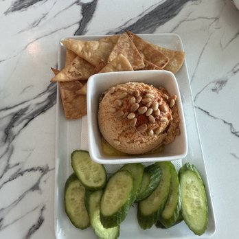 The MODERN Kitchen and Bar - Hummus platter - Cocktail Bars Near Me - Long Beach, California