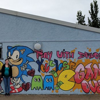 Belfast Black Taxi Tours - Sonic and Pac Man anti-drug graffiti - Taxis Near Me Belfast Black Taxi Tours - Sonic and Pac Man anti-drug graffiti - Taxis Near Me