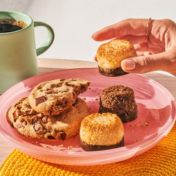 Panera Bread - Macaroon 3-Pack & Chocolate Chipper Cookie - Sandwiches Near Me - Sioux Falls, South Dakota