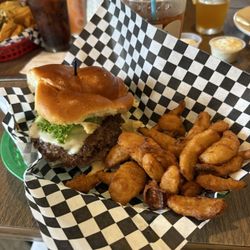 Rockwood Bar and Grill - Smash burger and onion chips