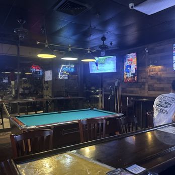 Moon's Tavern - Pubs Near Me - Boca Raton, Florida