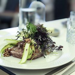 Den Gule Cottage - Terrin af kalveskank med syltet sennepskorn og salater i sennepscreme