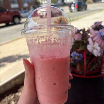 Esthetic Bean - Strawberry smoothie - Coffee & Tea Near Me - South Boston, Massachusetts Esthetic Bean - Strawberry smoothie - Coffee & Tea Near Me - South Boston, Massachusetts