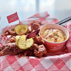 Hattie B's Hot Chicken - Nashville - Midtown - Chicken Fried 3 Tenders Plate