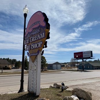 Purple Pie Place - sign for ice cream factory - Desserts Near Me - Custer, South Dakota Purple Pie Place - sign for ice cream factory - Desserts Near Me - Custer, South Dakota