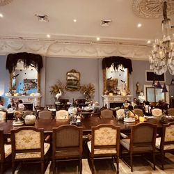 The Carriage House - The dining room opulence