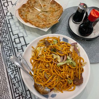 Mama Lu’s Dumpling House - Chow mein with beef & green onion pancake (@foodbykaitlyn) - Chinese Near Me - Alhambra, California Mama Lu’s Dumpling House - Chow mein with beef & green onion pancake (@foodbykaitlyn) - Chinese Near Me - Alhambra, California