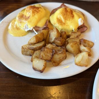 Kihei Caffe Lahaina - Eggs benedict with home potatoes. - Breakfast & Brunch Near Me - Lahaina, Hawaii Kihei Caffe Lahaina - Eggs benedict with home potatoes. - Breakfast & Brunch Near Me - Lahaina, Hawaii