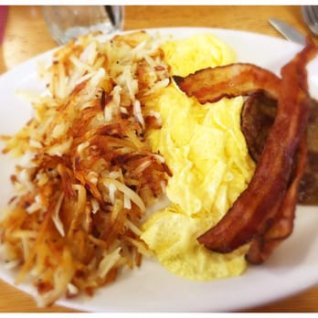 Fort Jesse Cafe - Hash browns, eggs, bacon and sausage patty - Breakfast & Brunch Near Me - Normal, Illinois