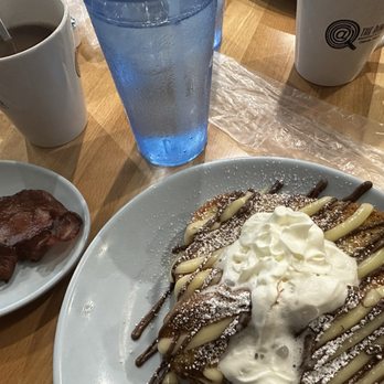 @ The Diner - Boston Crème French Toast and bacon - Coffee & Tea Near Me - Orlando, Florida @ The Diner - Boston Crème French Toast and bacon - Coffee & Tea Near Me - Orlando, Florida