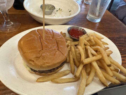 Blatt Beer & Table by null