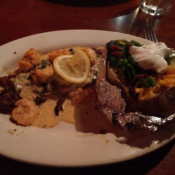 Snug Harbor Jazz Bistro - Fish marigny - Jazz & Blues Near Me - New Orleans, Louisiana