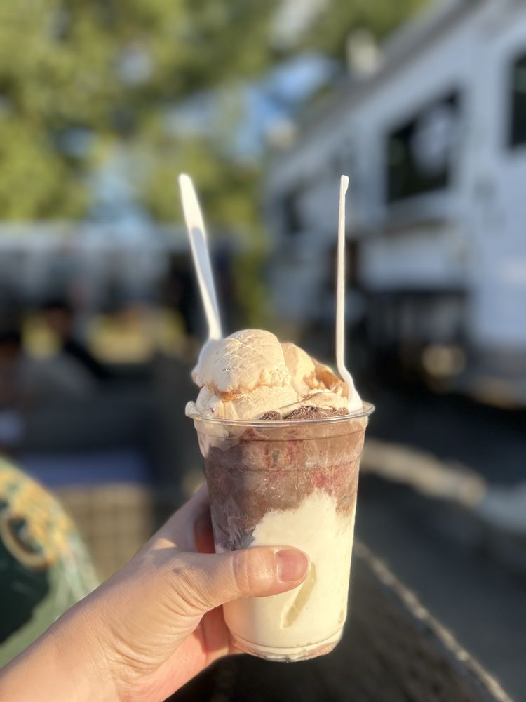 Twin City Sweets Logo