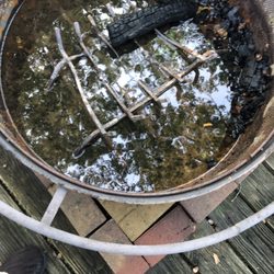 Whistling Woods Retreat - Ready to gaze at the stars from this fire pit, after I clean it? $10  (honor system) for cube of wood-no screen , burn forrest? I'll pass
