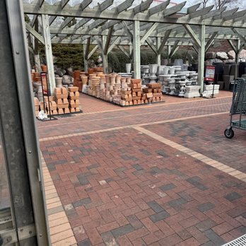 Gertens - Outdoor pot selection - Nurseries & Gardening Near Me - Inver Grove Heights, Minnesota
